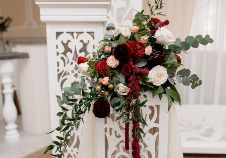 The Timeless Elegance of Sola Wood Flower Centerpieces