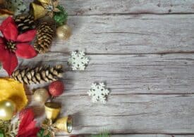 How to Make Your Wood Flower Wreath Look Chic in Your Home this Christmas