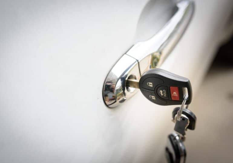 How Do You Choose a Suitable Locksmith for Cars?